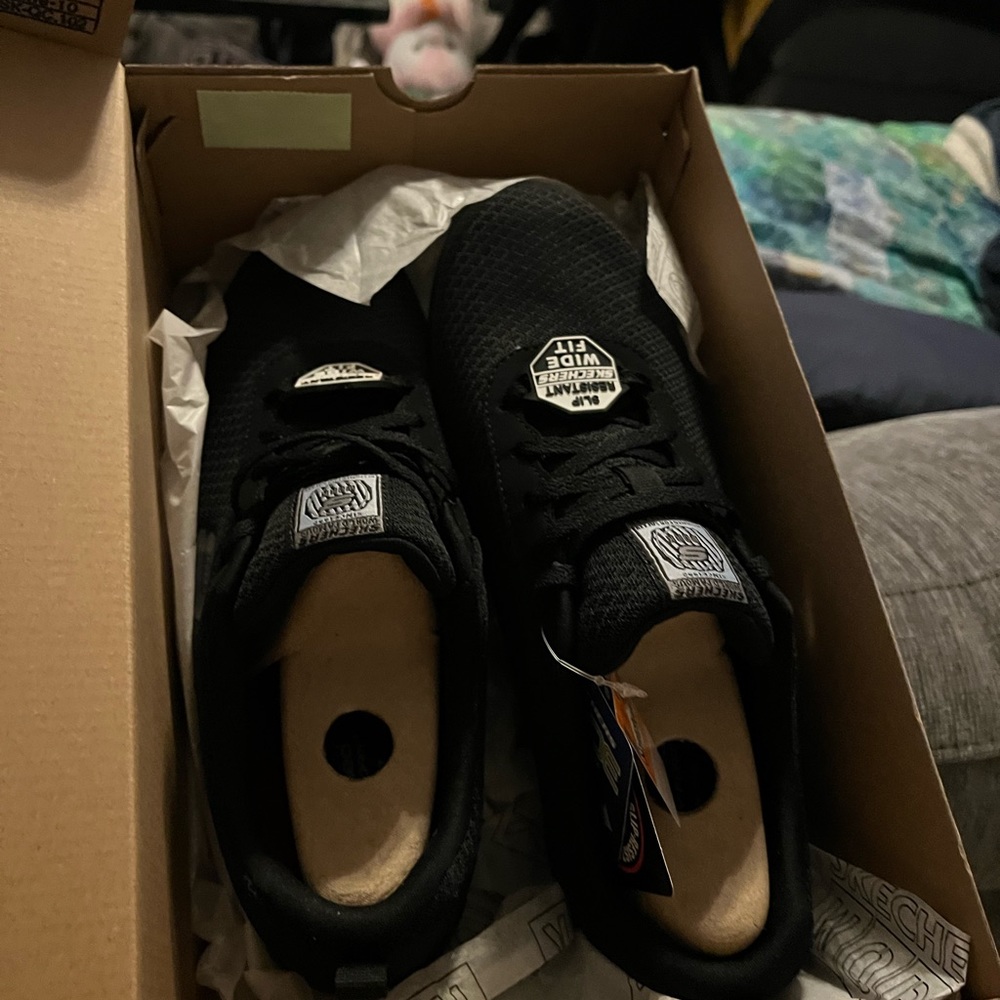 Sketchers wide fit slip resistant work shoes